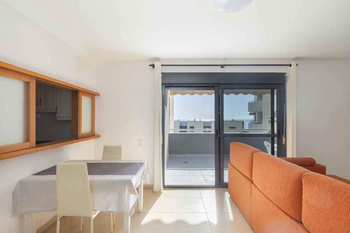 Ampio quadrilocale con vista mare sulla primea linea della spiaggia.