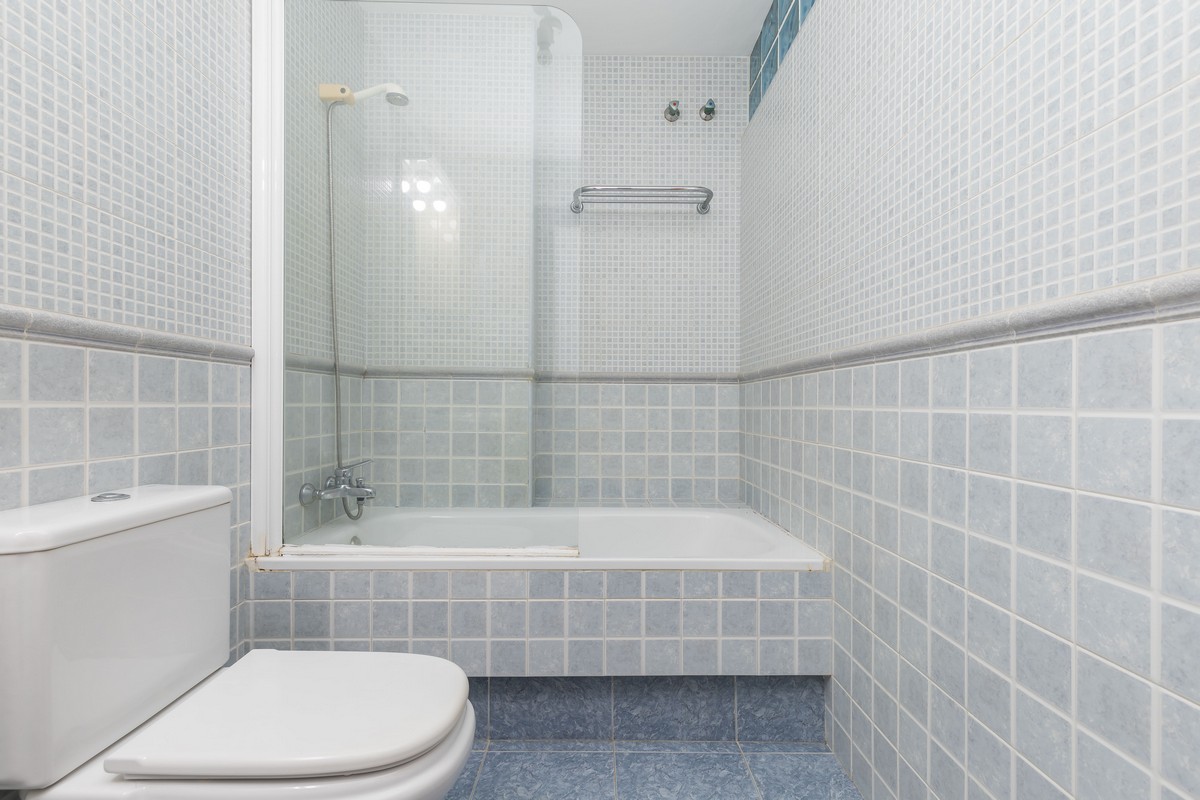 Ampio quadrilocale con vista mare sulla primea linea della spiaggia.