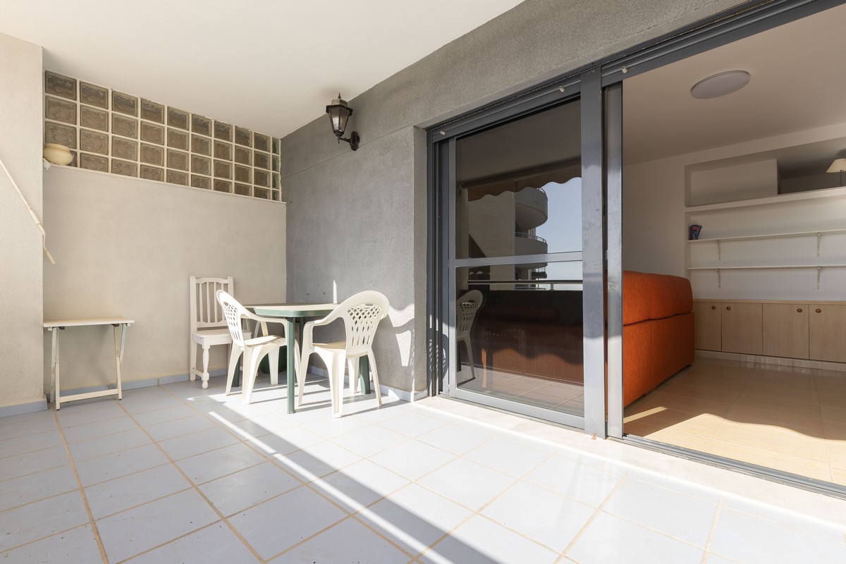 Ampio quadrilocale con vista mare sulla primea linea della spiaggia.