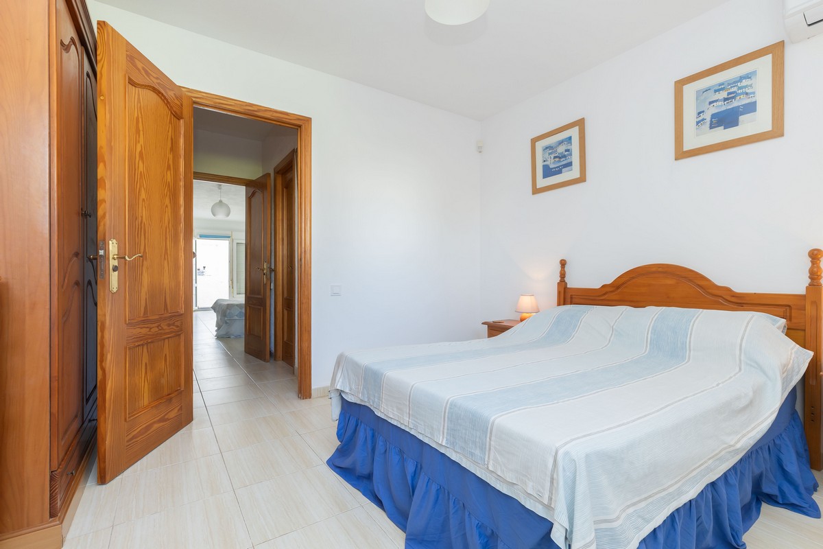 Villetta a schiera, complesso "Club Tropicana", 1ª linea di spiaggia