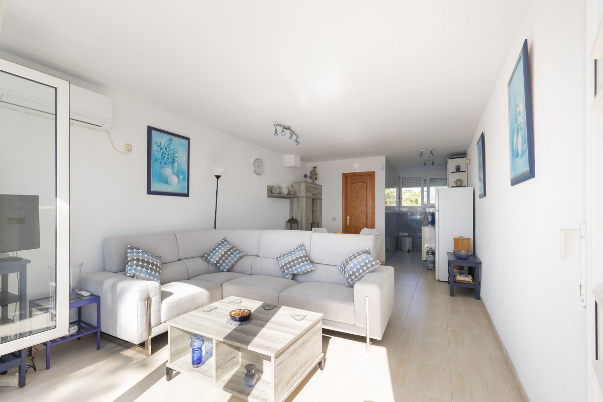Villetta a schiera, complesso "Club Tropicana", 1ª linea di spiaggia