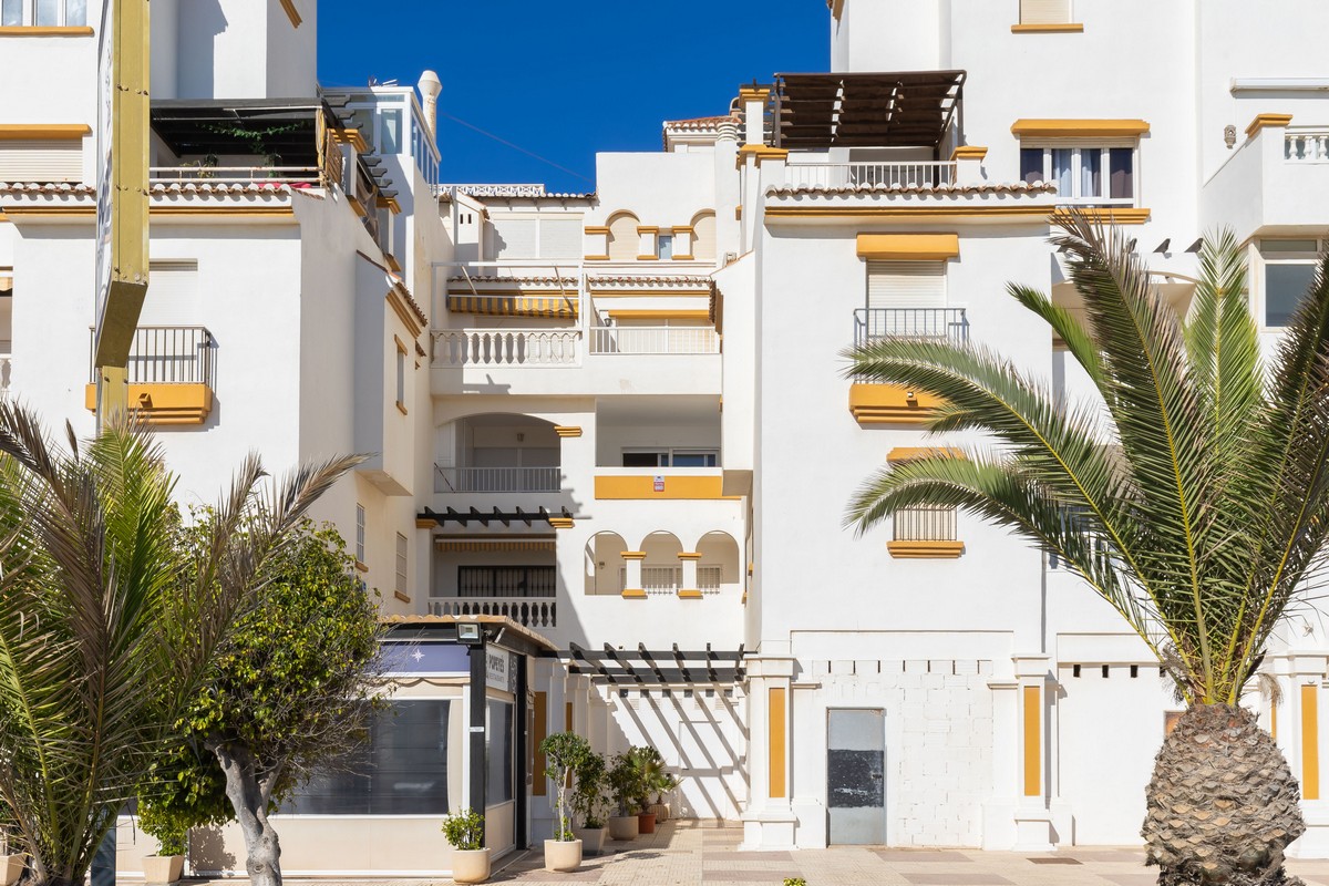 Complejo Las Alondras, 1ª línea de playa, Playa de la Bajadilla