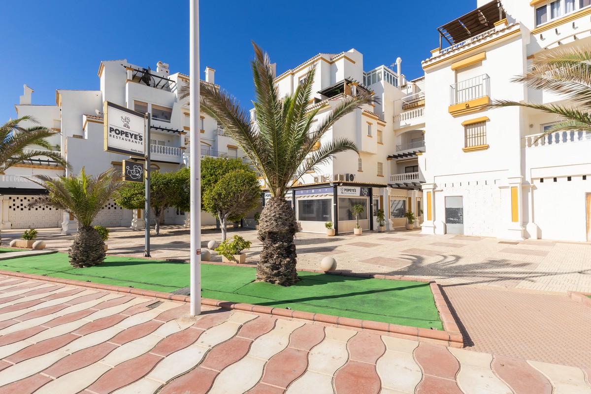 Complejo Las Alondras, 1ª línea de playa, Playa de la Bajadilla