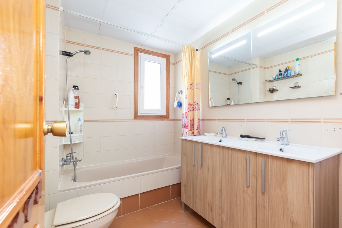 Complejo Las Alondras, 1ª línea de playa, Playa de la Bajadilla