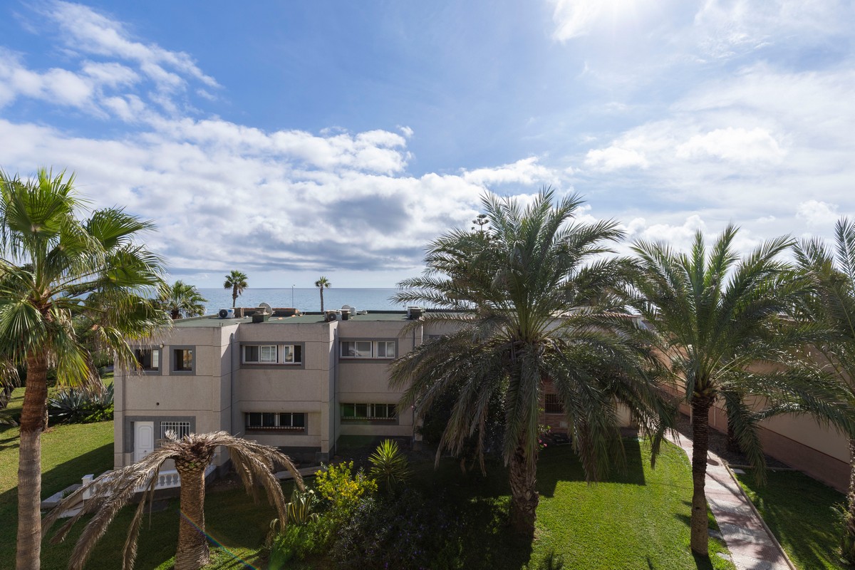 Apartment with sea views, ‘Club Tropicana’ complex, beachfront