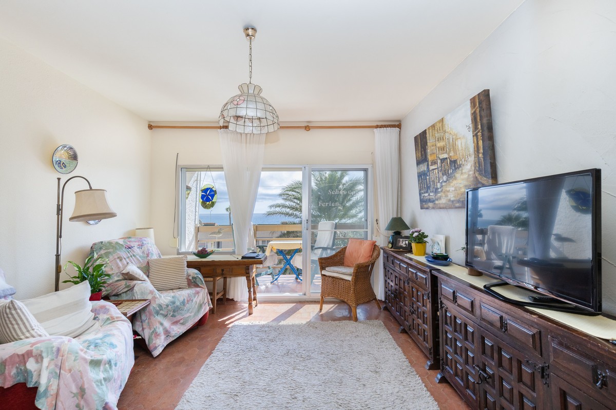 Apartment with sea views, ‘Club Tropicana’ complex, beachfront