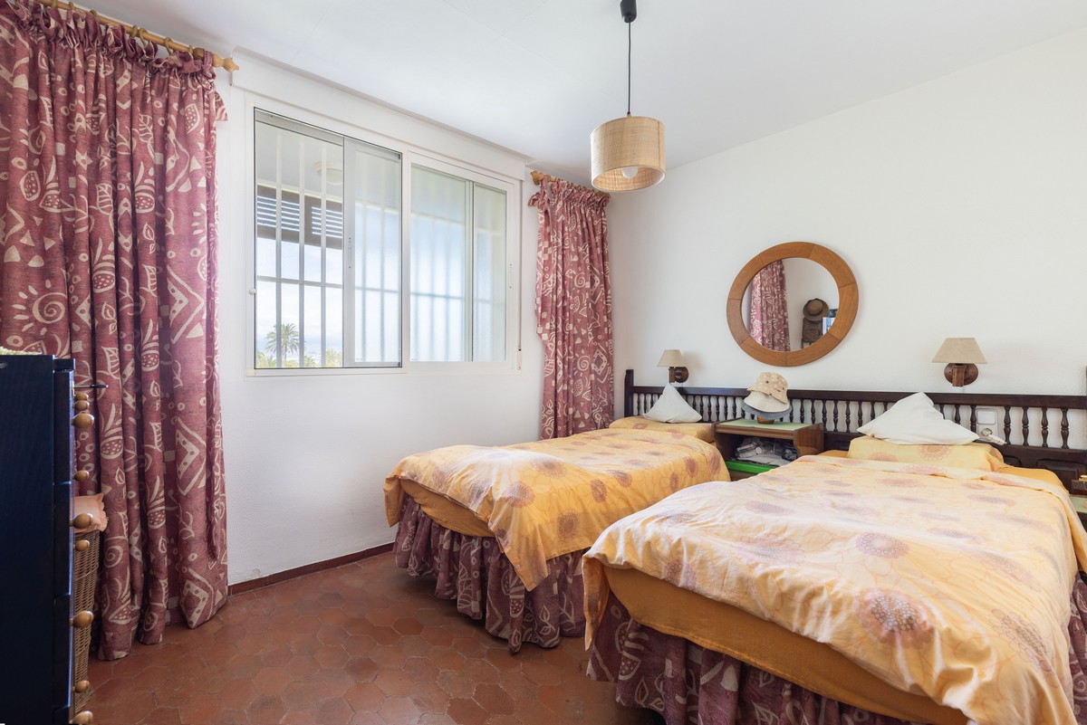 Apartment with sea views, ‘Club Tropicana’ complex, beachfront