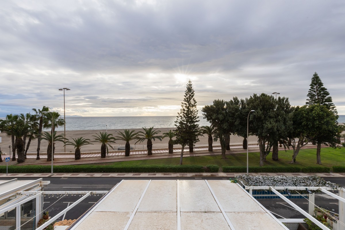 Ático frente al mar, Playa de la Bajadilla, Urb. Roquetas de Mar
