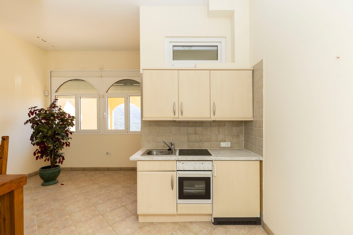 Extraordinary detached villa with independent flat and sea views