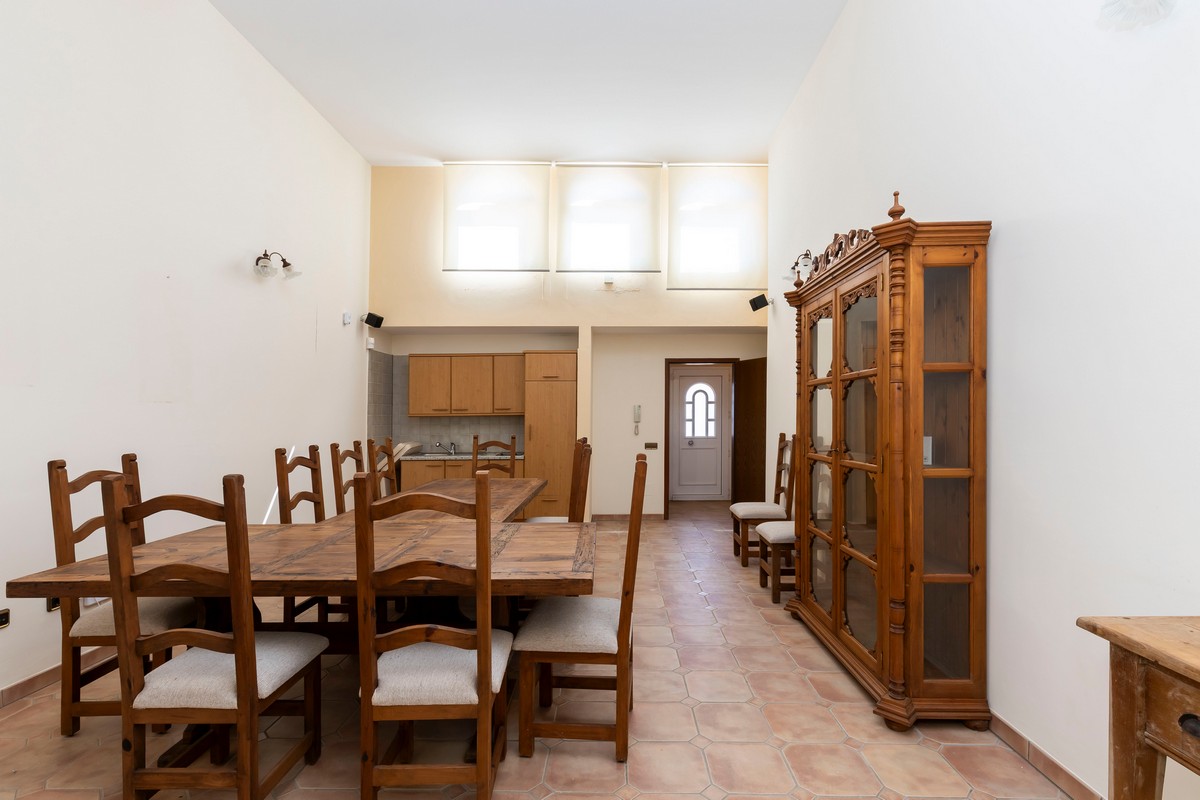 Extraordinary detached villa with independent flat and sea views