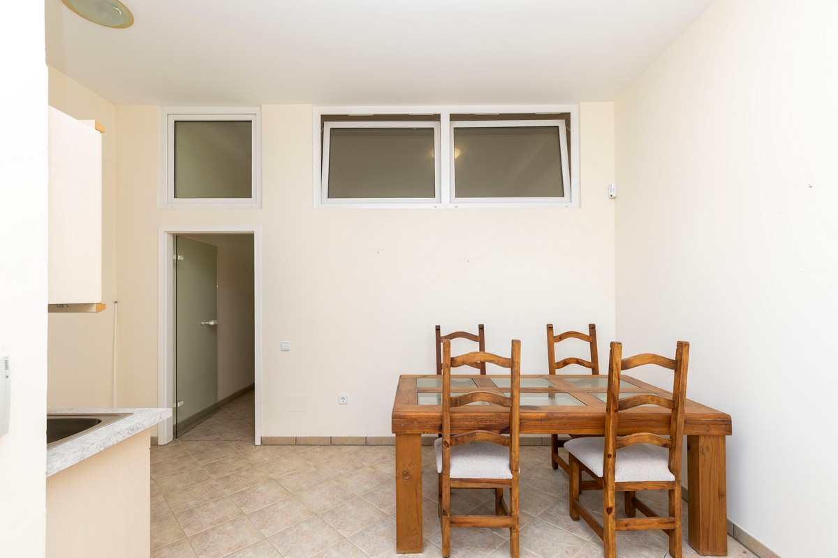 Extraordinary detached villa with independent flat and sea views