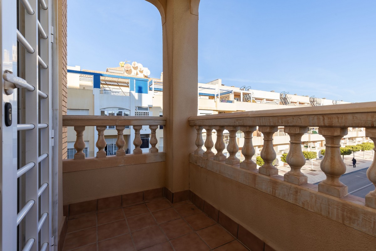 Geräumige 3-Schlafzimmer-Wohnung im Maracay-Komplex