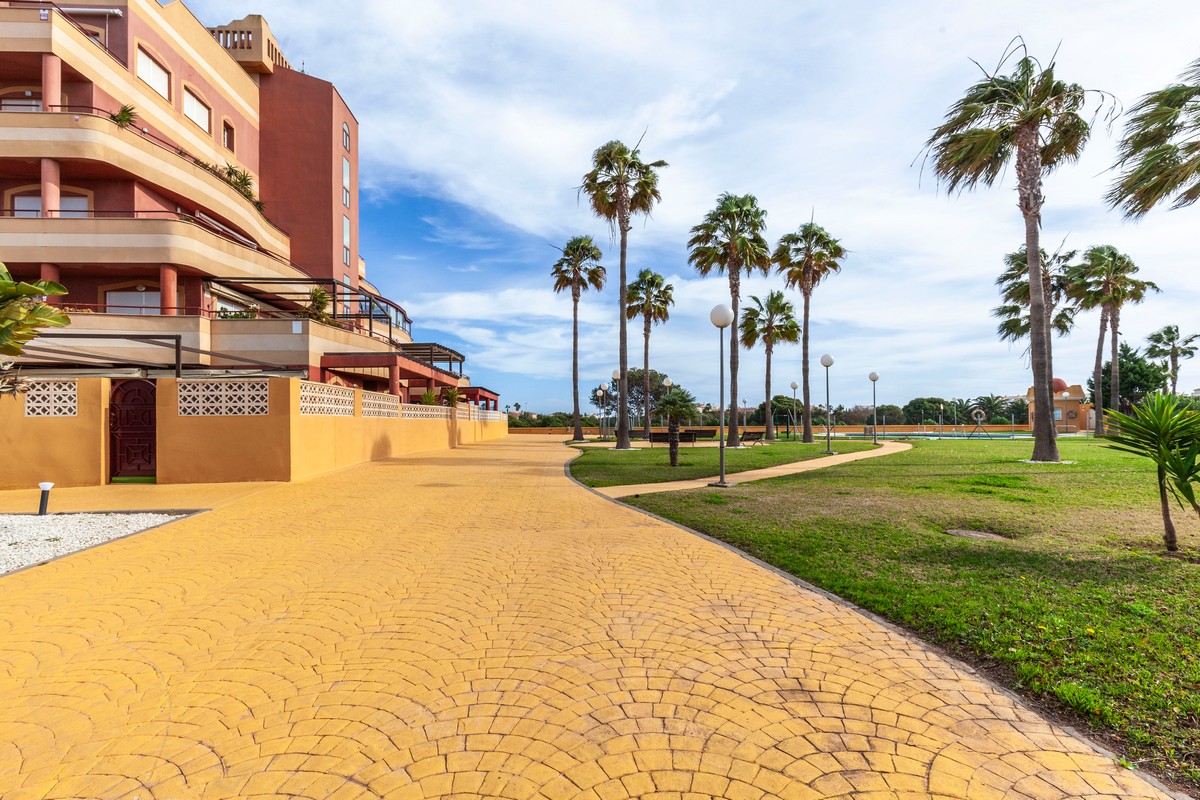 Atractivo y amplio apartamento, Complejo Pelicanos Golf & Beach II