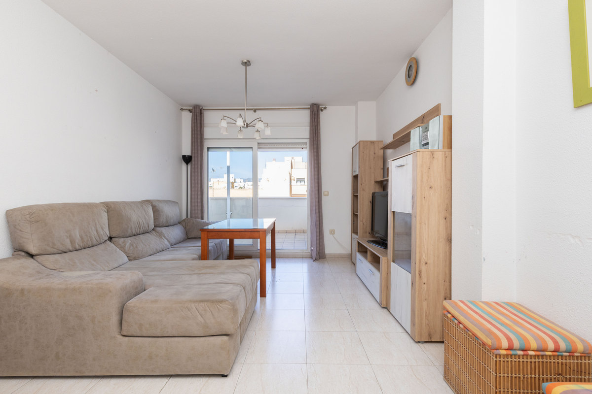 Amplio ático de 104 m² con 3 dormitorios, cerca de la playa