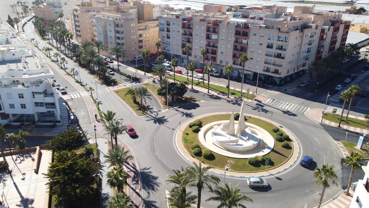 Amplio ático de 104 m² con 3 dormitorios, cerca de la playa