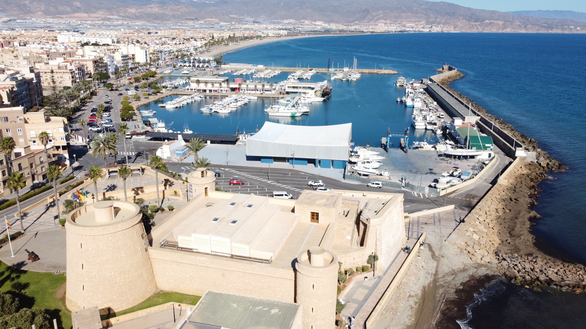 Amplio ático de 104 m² con 3 dormitorios, cerca de la playa