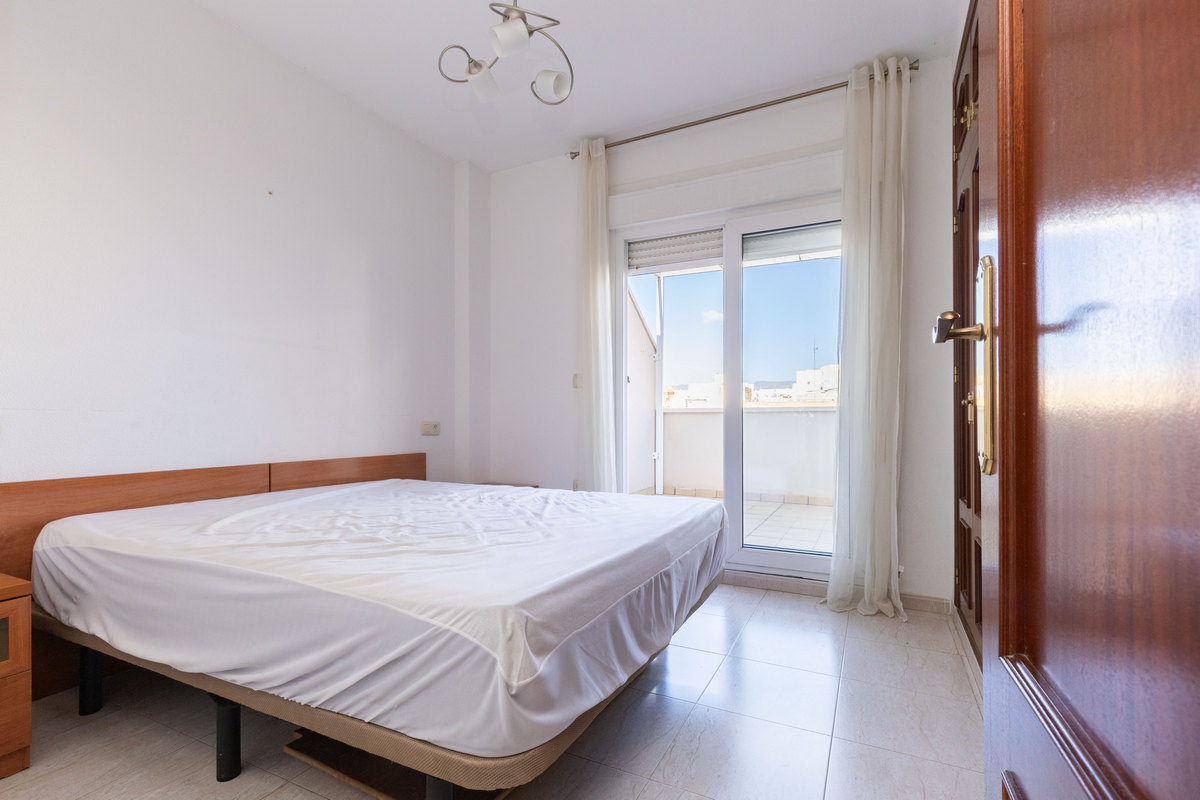 Amplio ático de 104 m² con 3 dormitorios, cerca de la playa