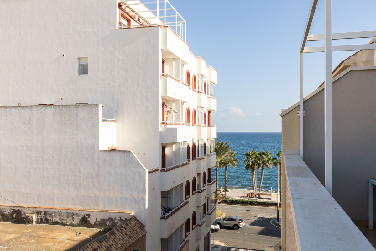 Amplio ático de 104 m² con 3 dormitorios, cerca de la playa