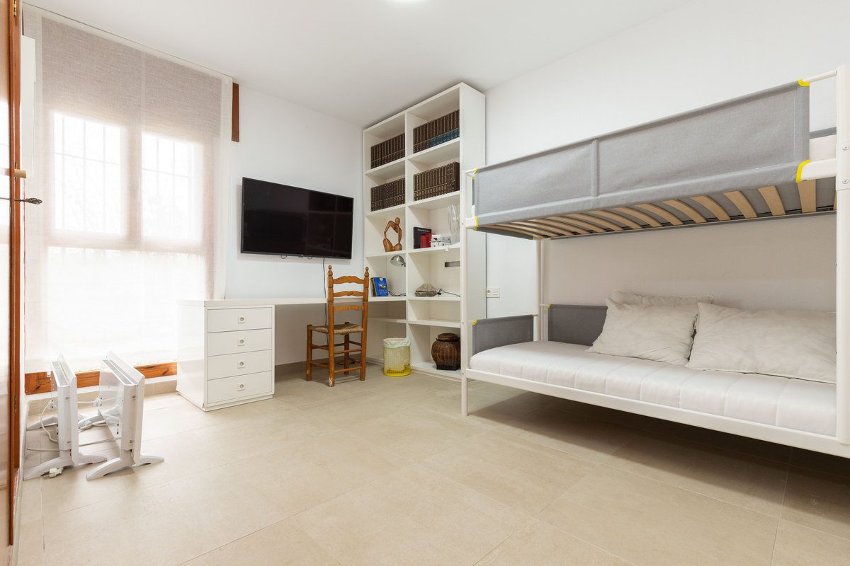 Chalet independiente en una sola planta con 839 m² de parcela junto al mar