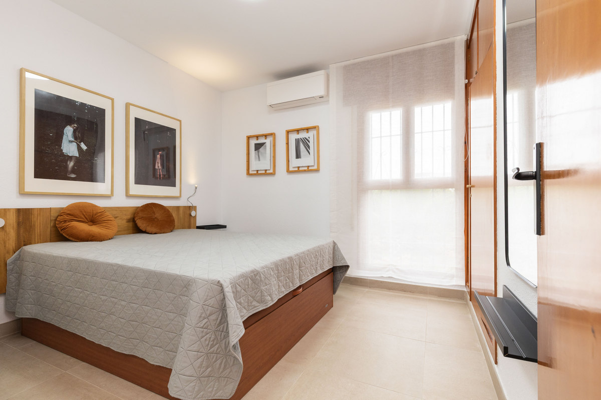 Chalet independiente en una sola planta con 839 m² de parcela junto al mar