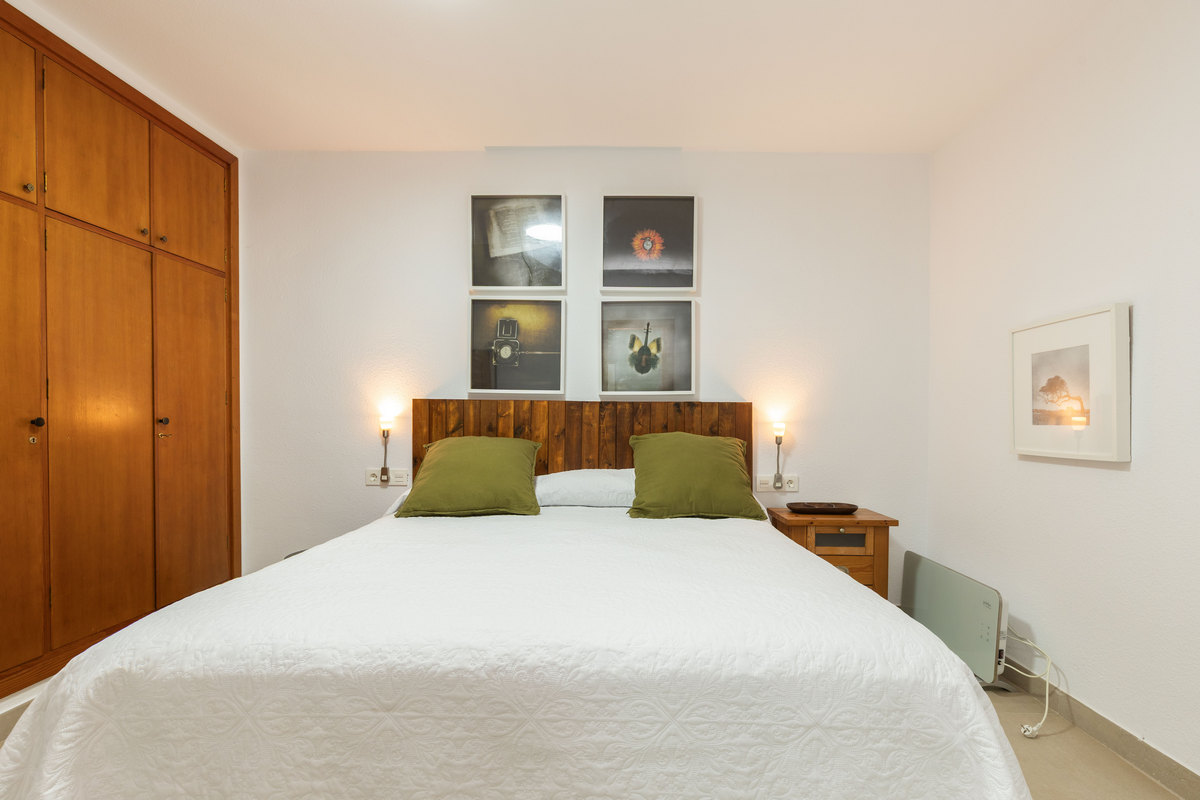 Chalet independiente en una sola planta con 839 m² de parcela junto al mar