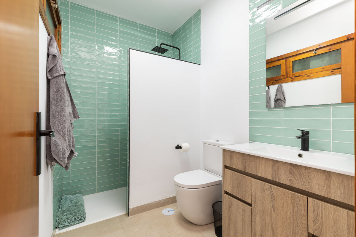 Chalet independiente en una sola planta con 839 m² de parcela junto al mar