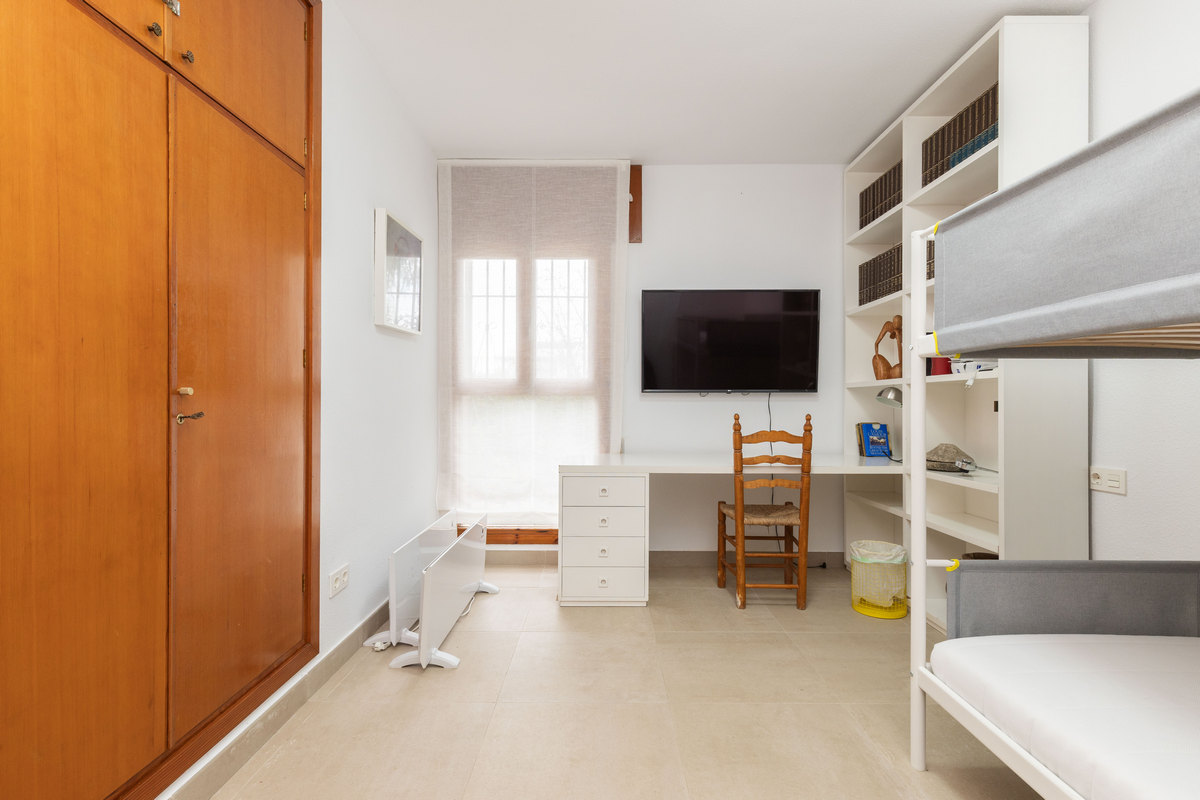 Chalet independiente en una sola planta con 839 m² de parcela junto al mar