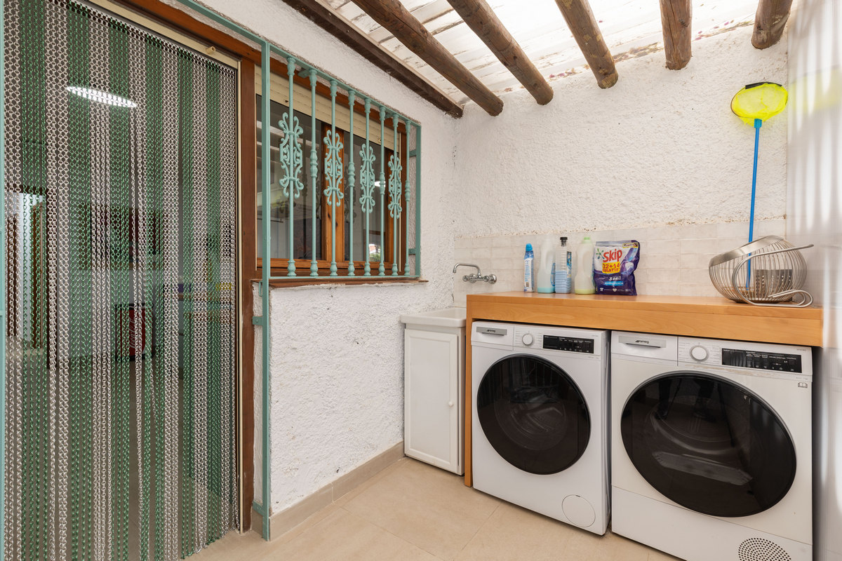 Chalet independiente en una sola planta con 839 m² de parcela junto al mar