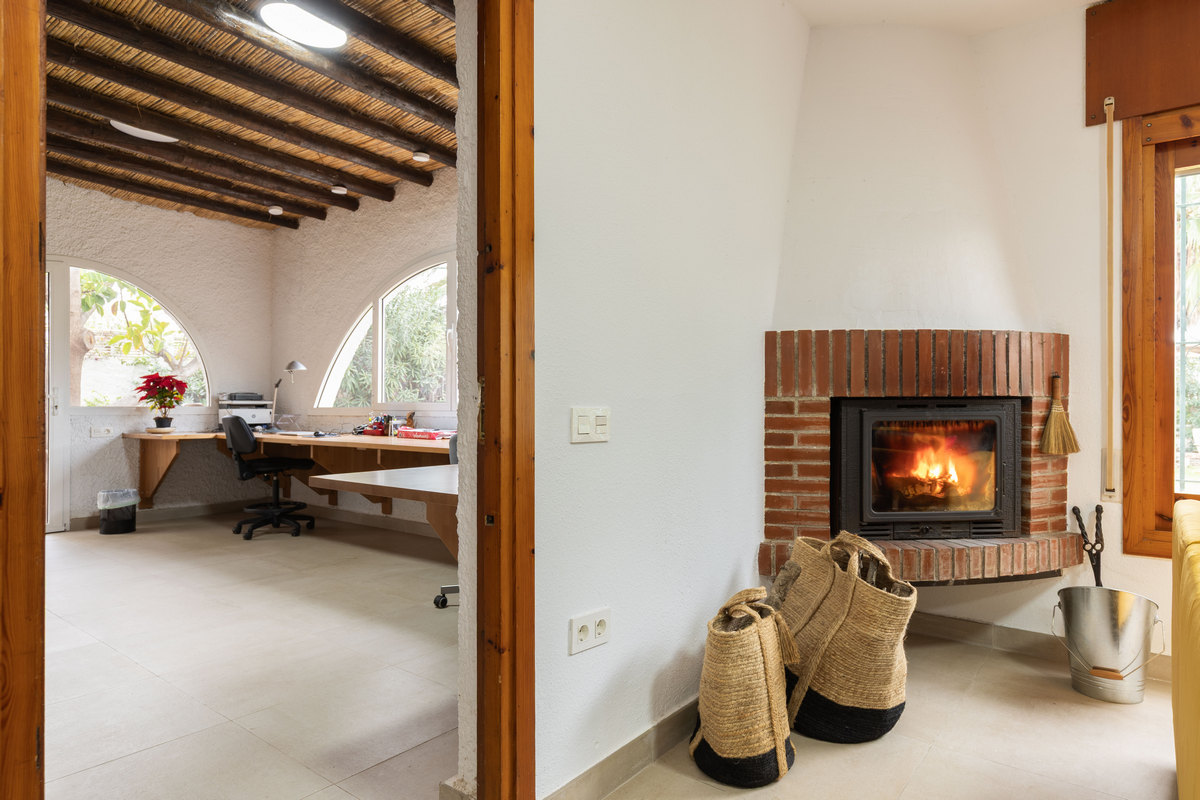 Chalet independiente en una sola planta con 839 m² de parcela junto al mar