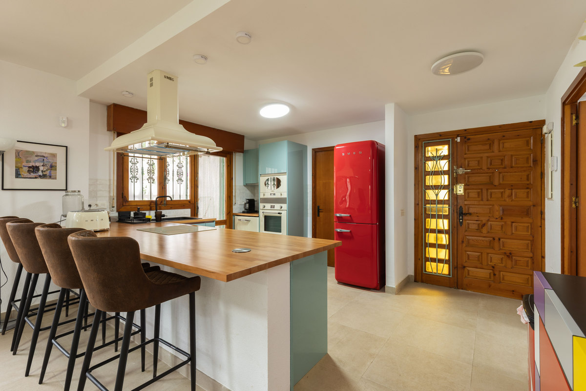 Chalet independiente en una sola planta con 839 m² de parcela junto al mar