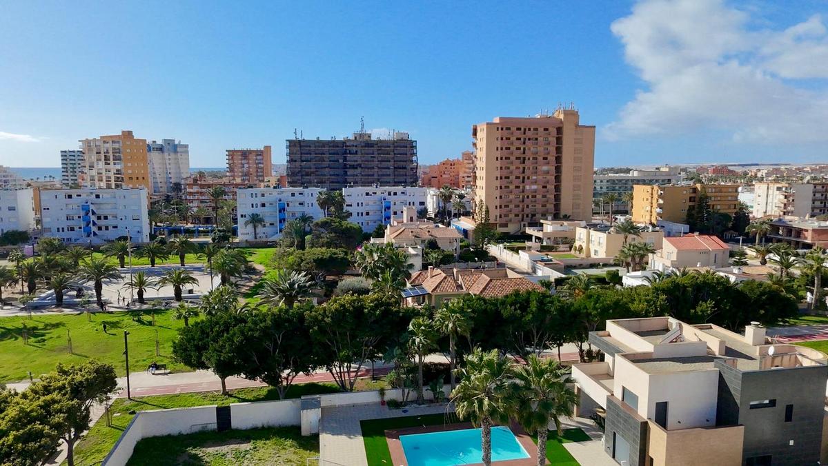 Chalet independiente en una sola planta con 839 m² de parcela junto al mar