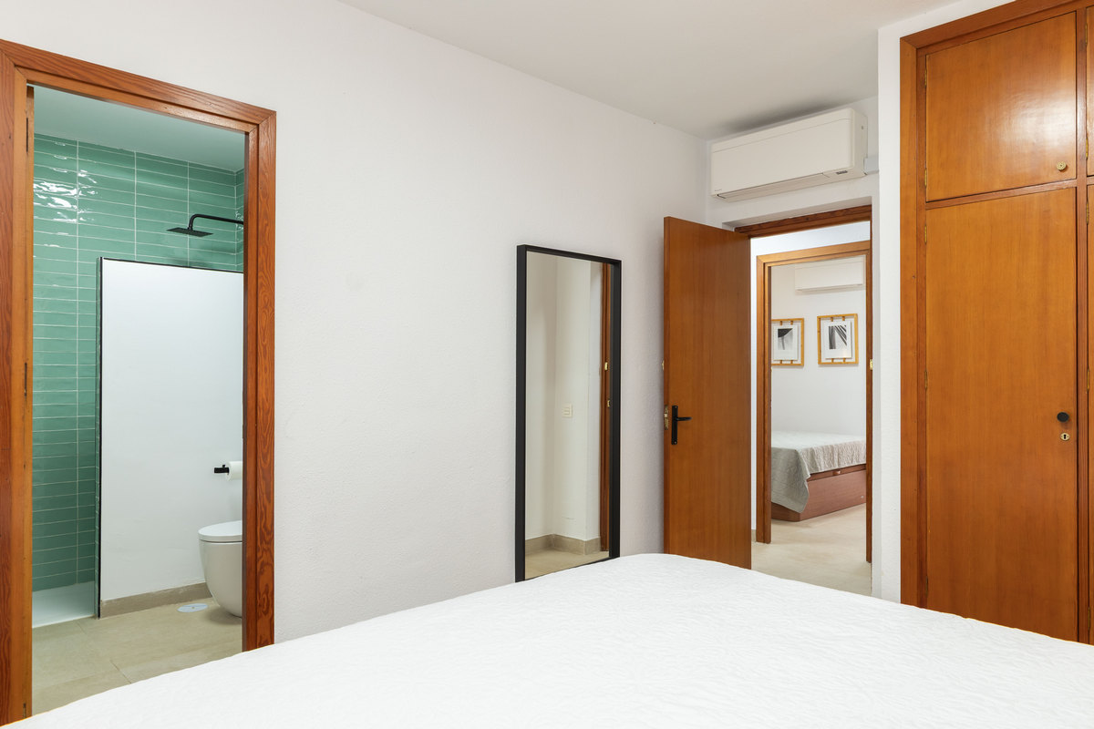 Chalet independiente en una sola planta con 839 m² de parcela junto al mar