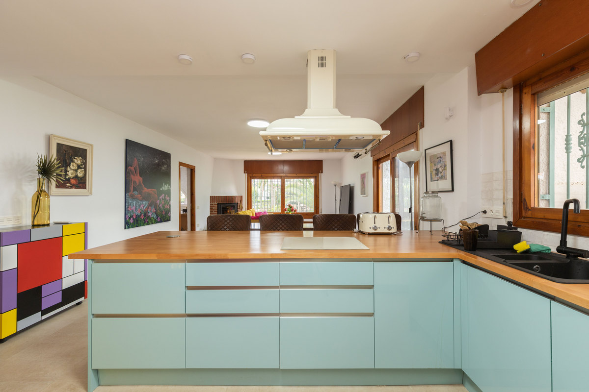 Chalet independiente en una sola planta con 839 m² de parcela junto al mar