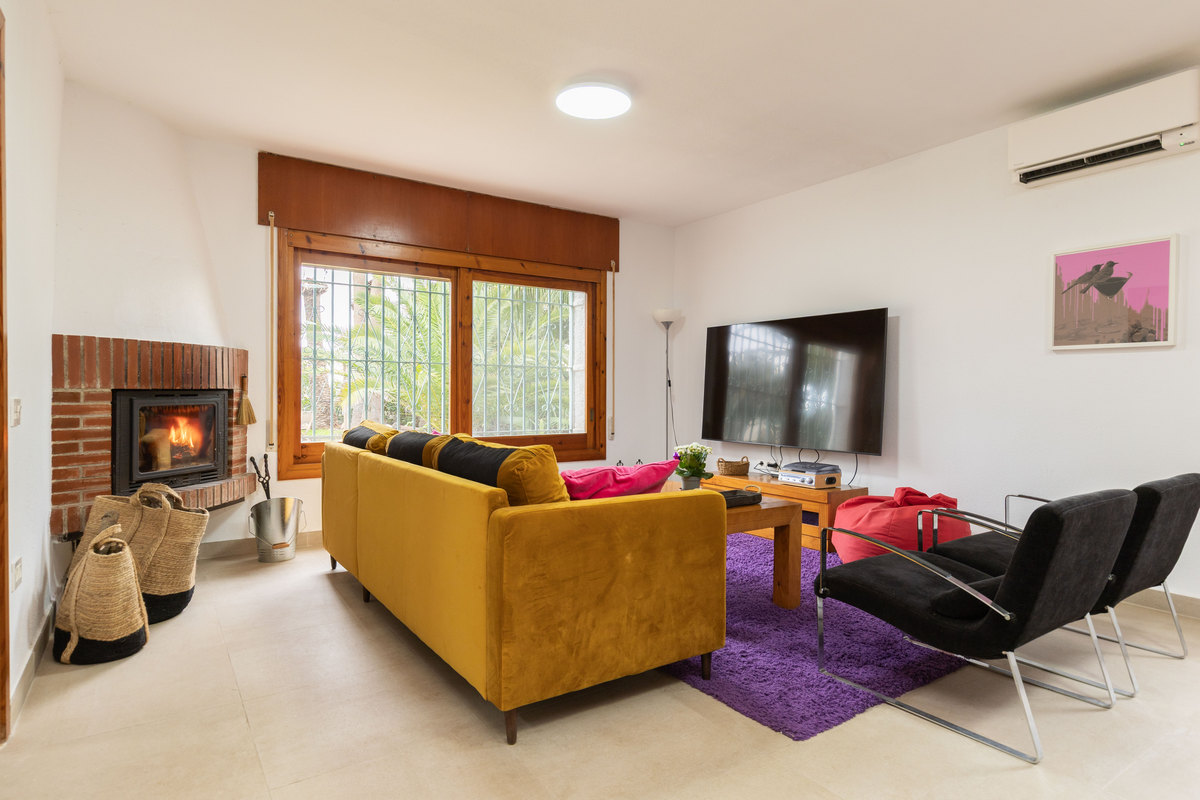 Chalet independiente en una sola planta con 839 m² de parcela junto al mar