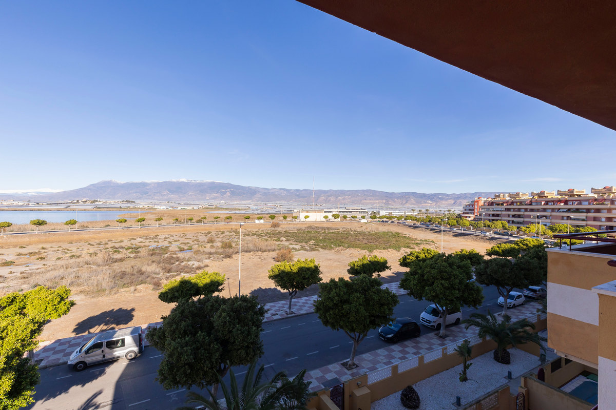 Spazioso appartamento con 3 camere da letto vicino al campo da golf