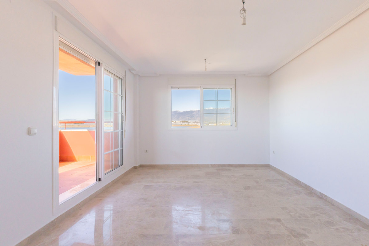 Spazioso appartamento con 3 camere da letto vicino al campo da golf