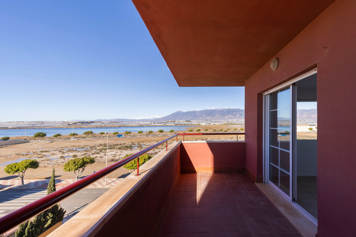 Spazioso appartamento con 3 camere da letto vicino al campo da golf