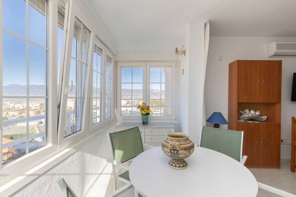 Helles Apartment mit 3 Schlafzimmern und Meerblick im Gebäude Atalaya