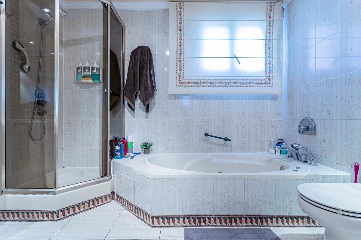 Geräumige freistehende Villa in privilegierter Lage