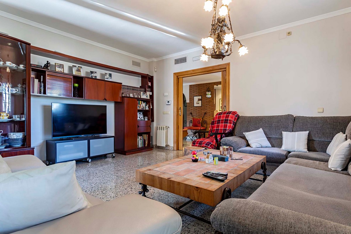 Geräumige freistehende Villa in privilegierter Lage