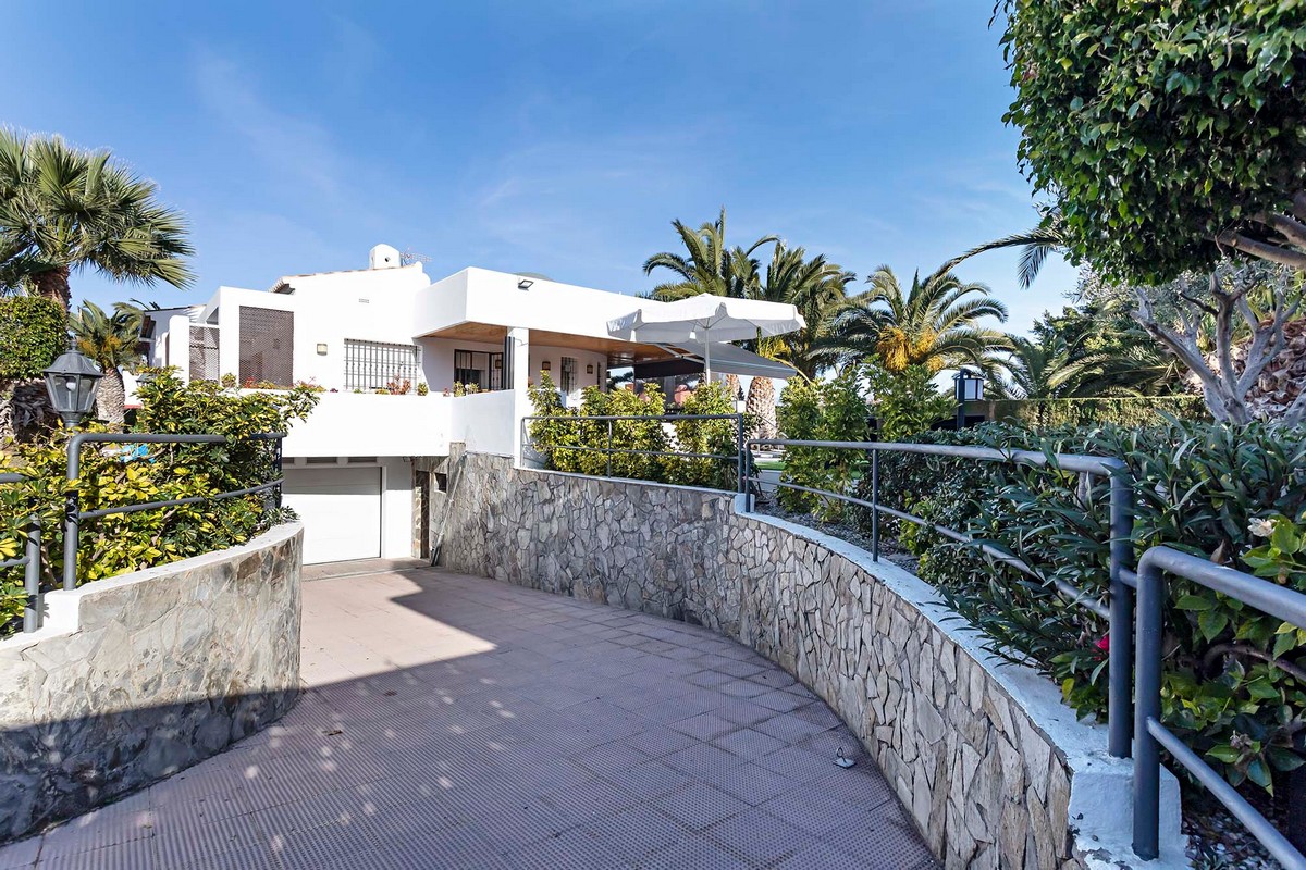 Geräumige freistehende Villa in privilegierter Lage