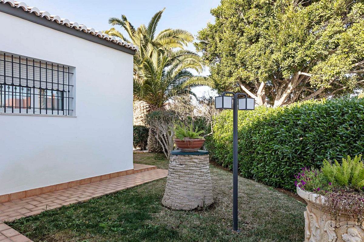 Geräumige freistehende Villa in privilegierter Lage