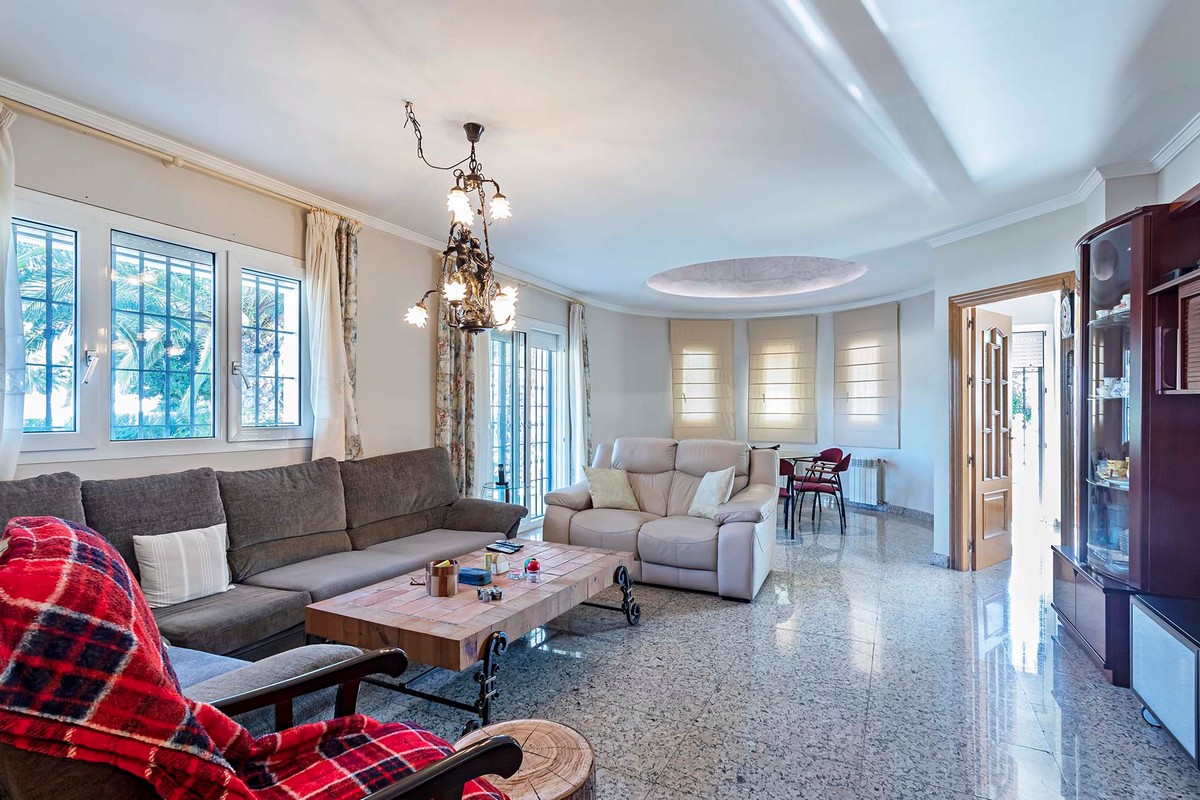 Geräumige freistehende Villa in privilegierter Lage