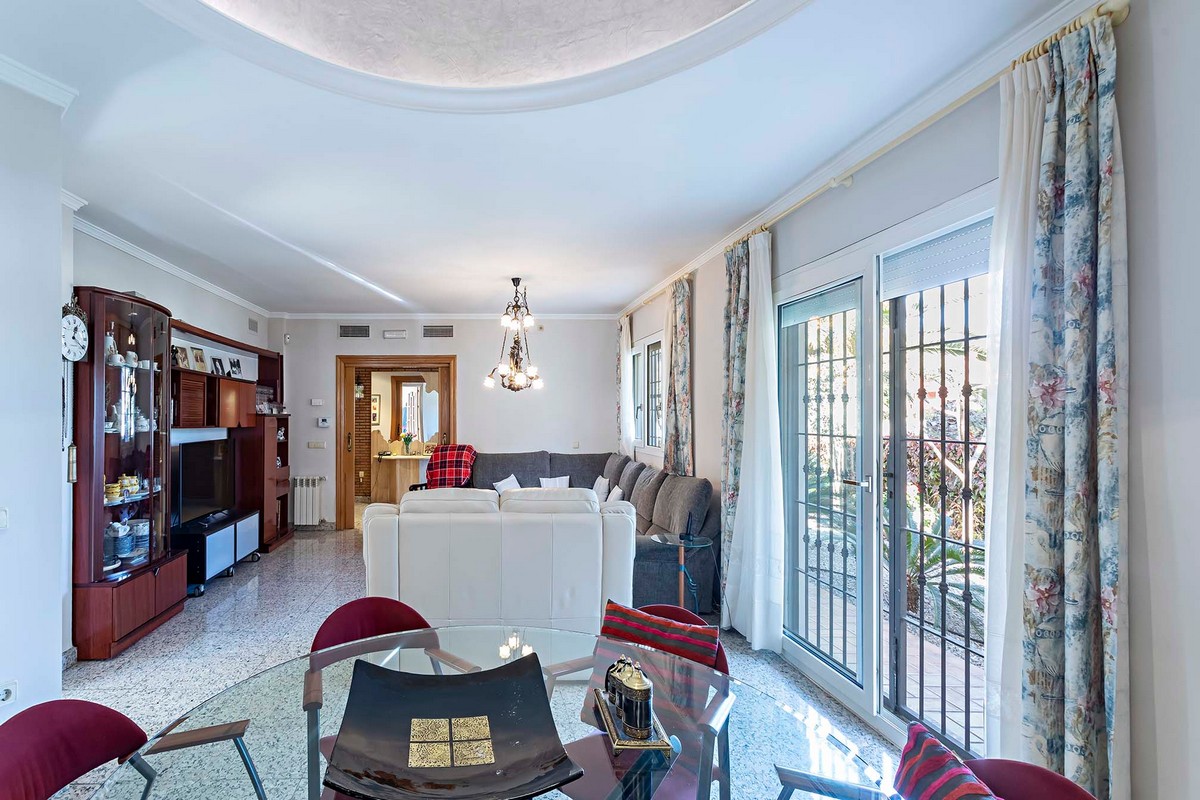 Geräumige freistehende Villa in privilegierter Lage