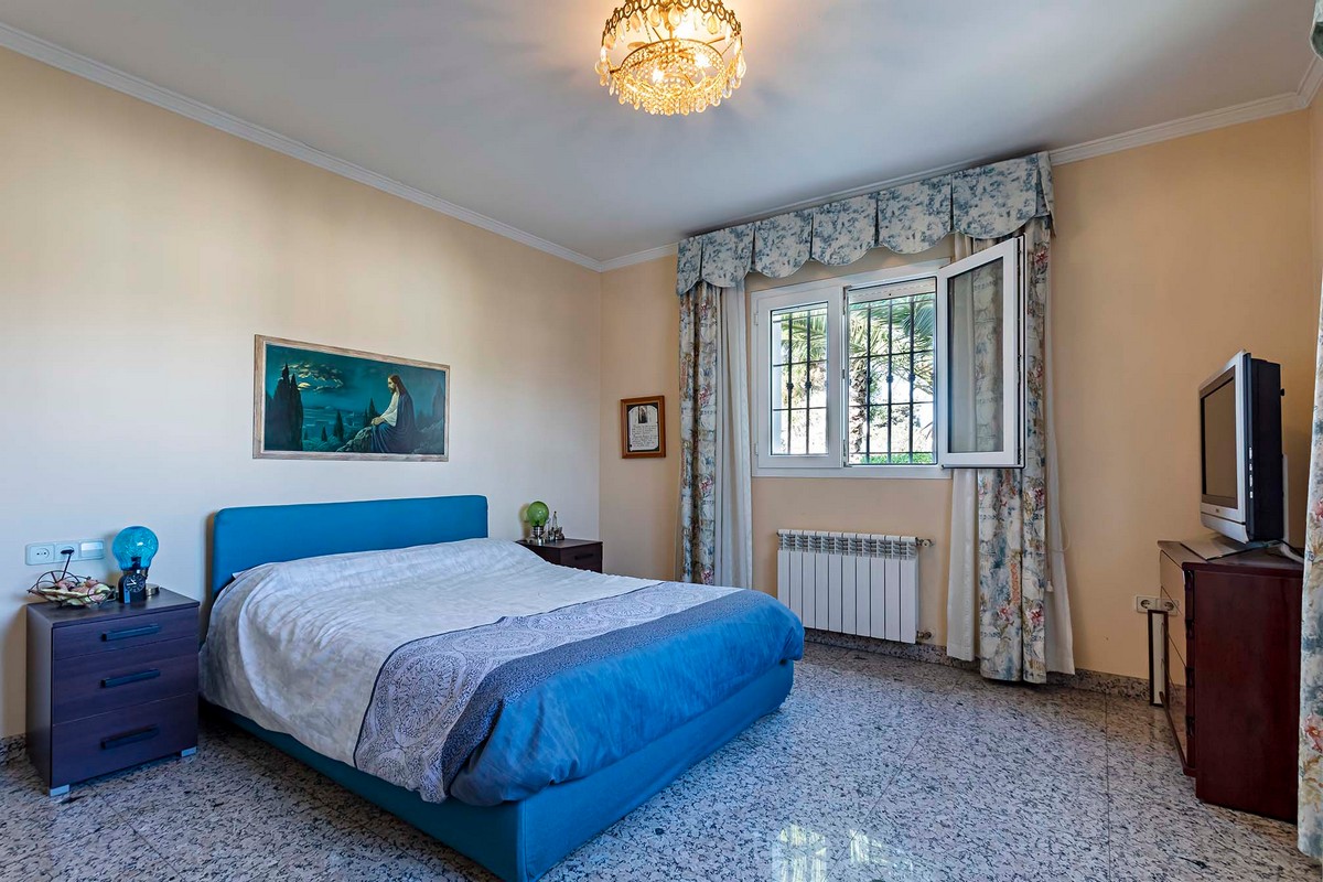 Geräumige freistehende Villa in privilegierter Lage