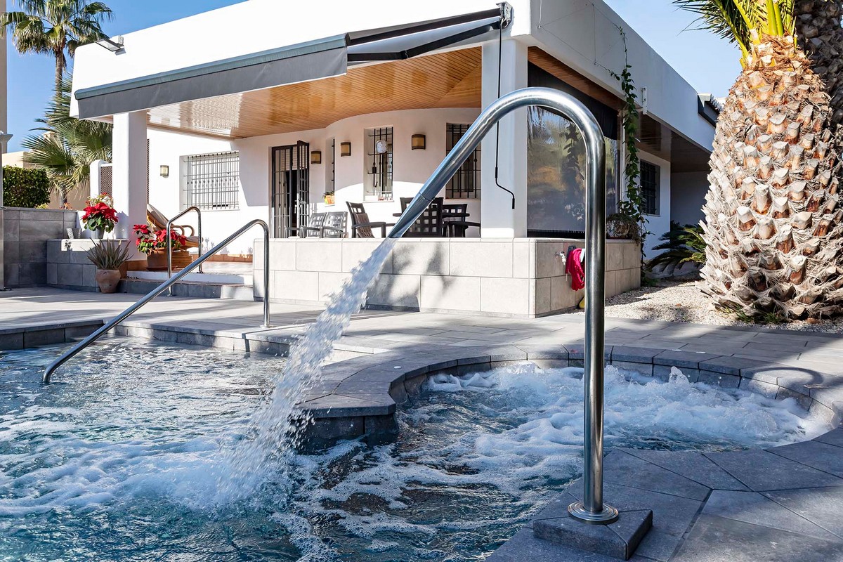 Geräumige freistehende Villa in privilegierter Lage