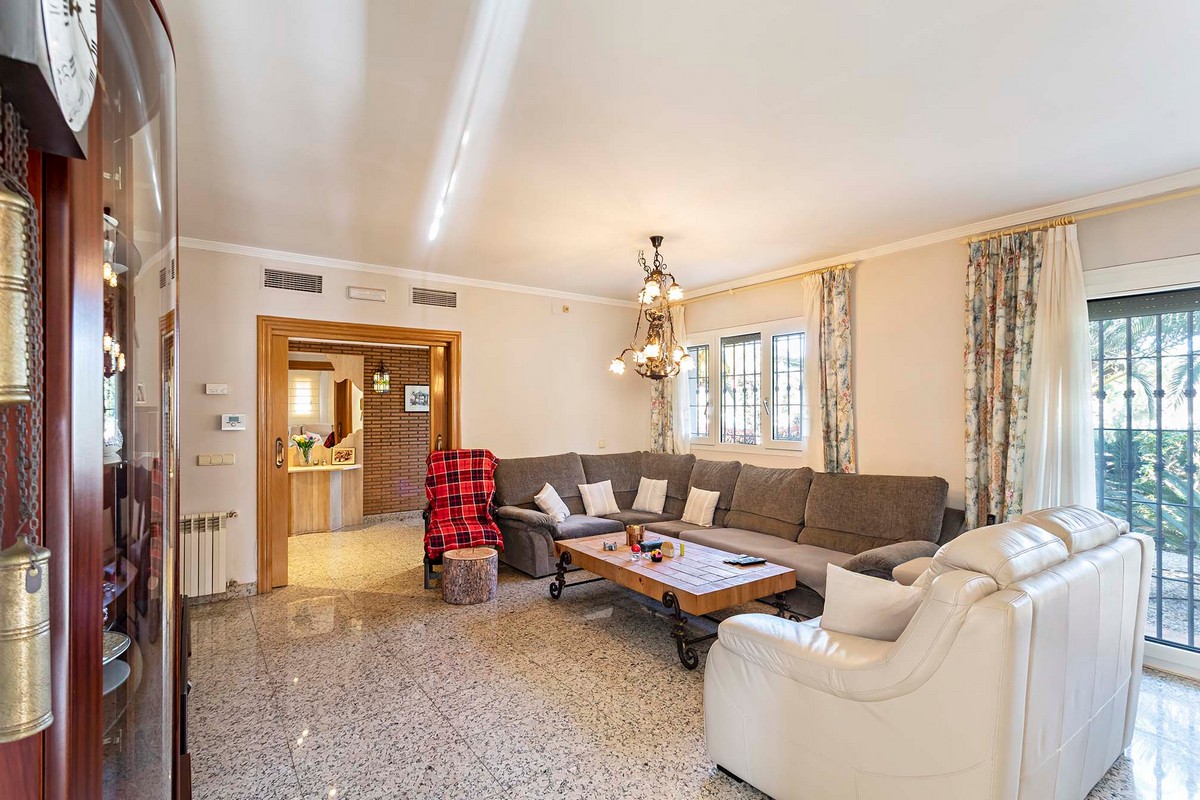 Geräumige freistehende Villa in privilegierter Lage