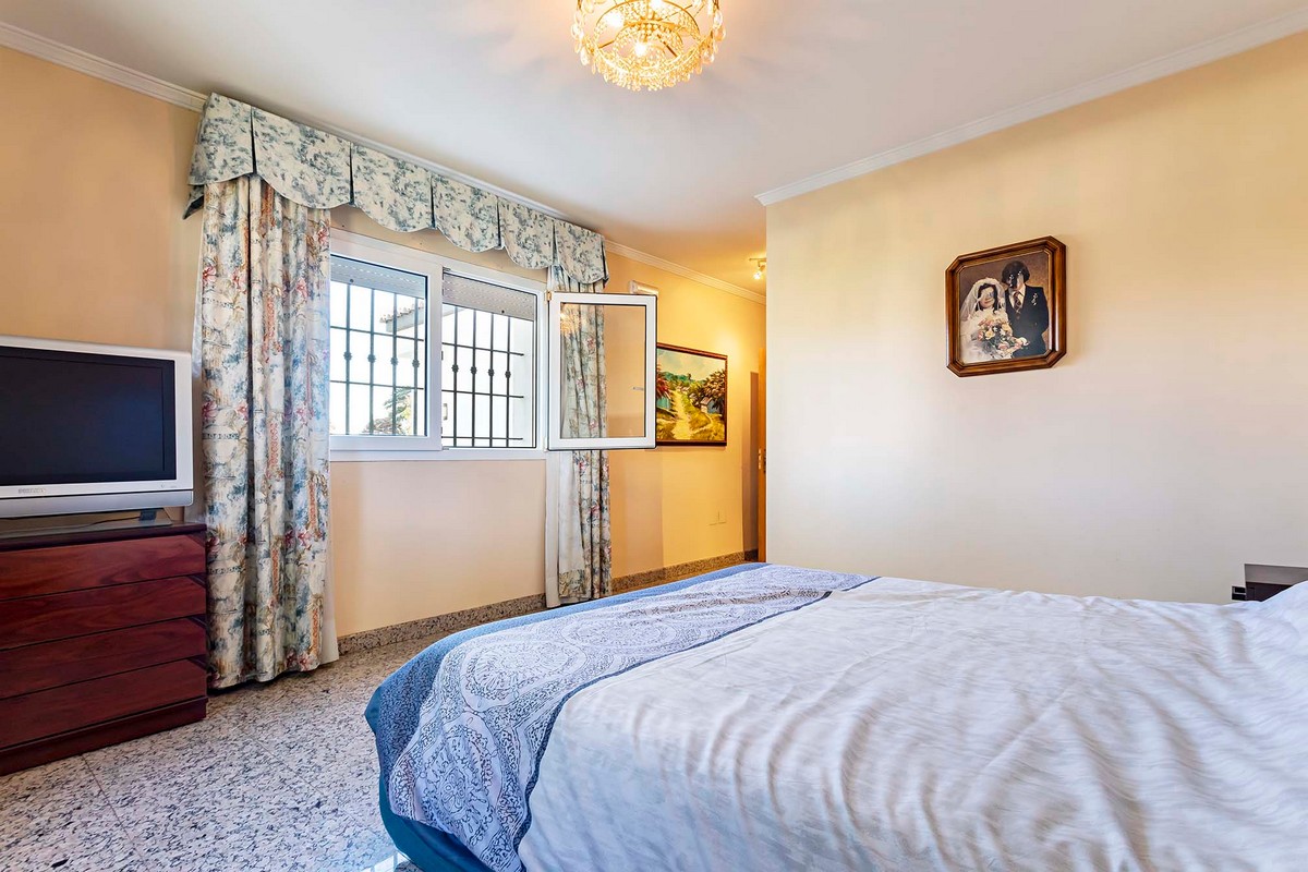 Geräumige freistehende Villa in privilegierter Lage