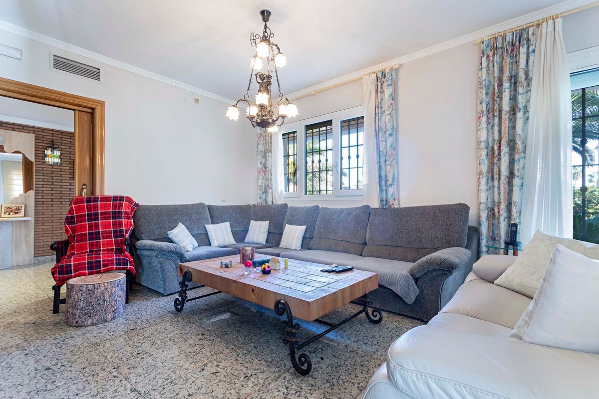 Geräumige freistehende Villa in privilegierter Lage