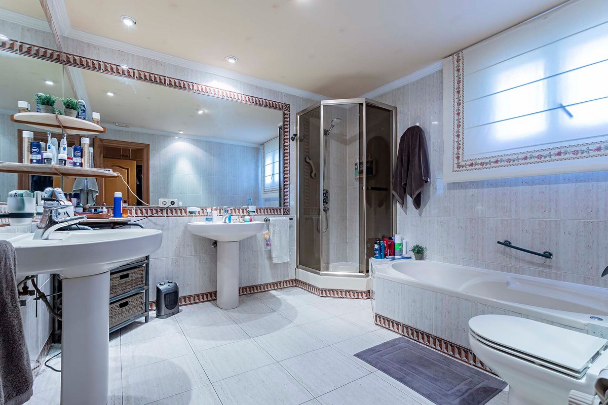 Geräumige freistehende Villa in privilegierter Lage